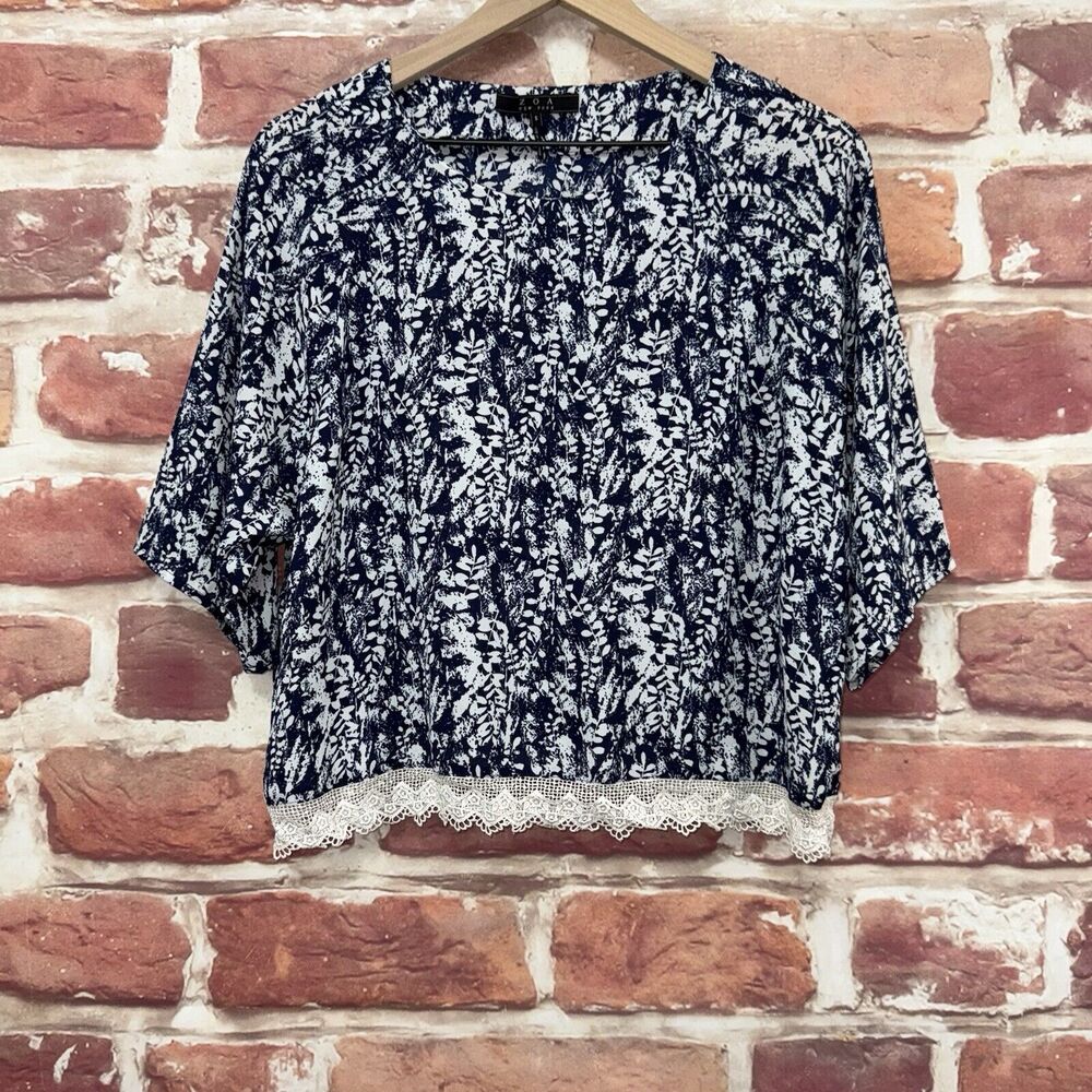 Zoa Top Shirt Women's Small Blue White Shadow Floral Vine Boxy Scalloped Hem